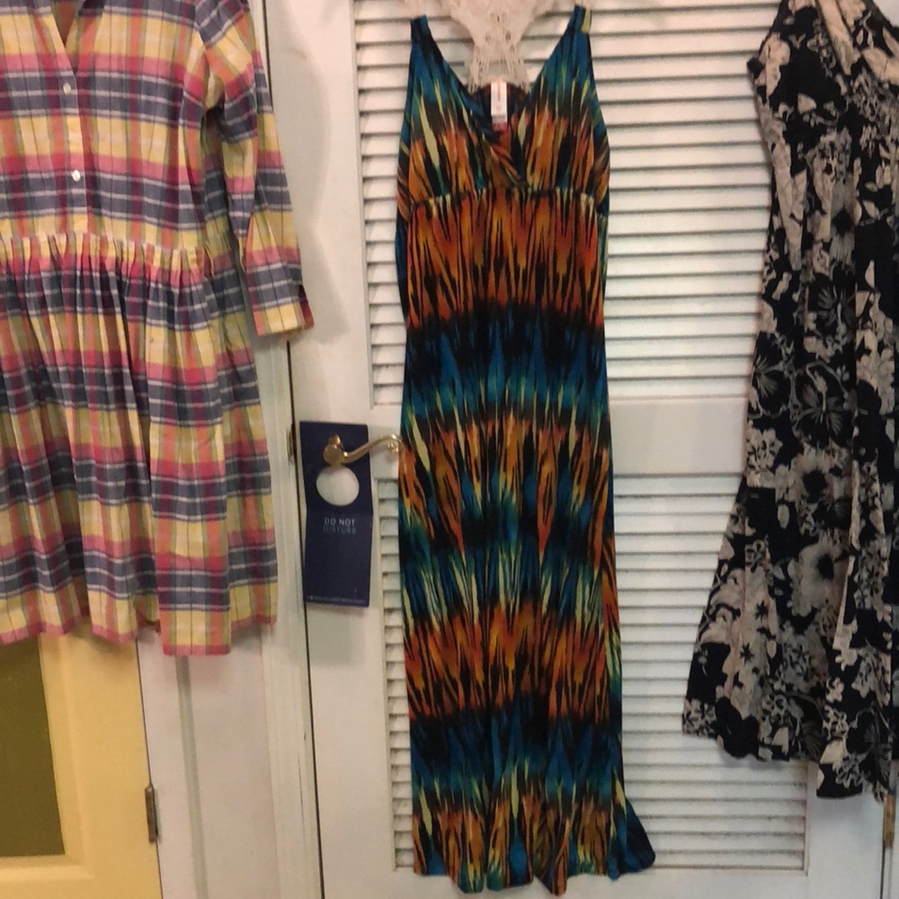 Dresses - Picture 3 of 4